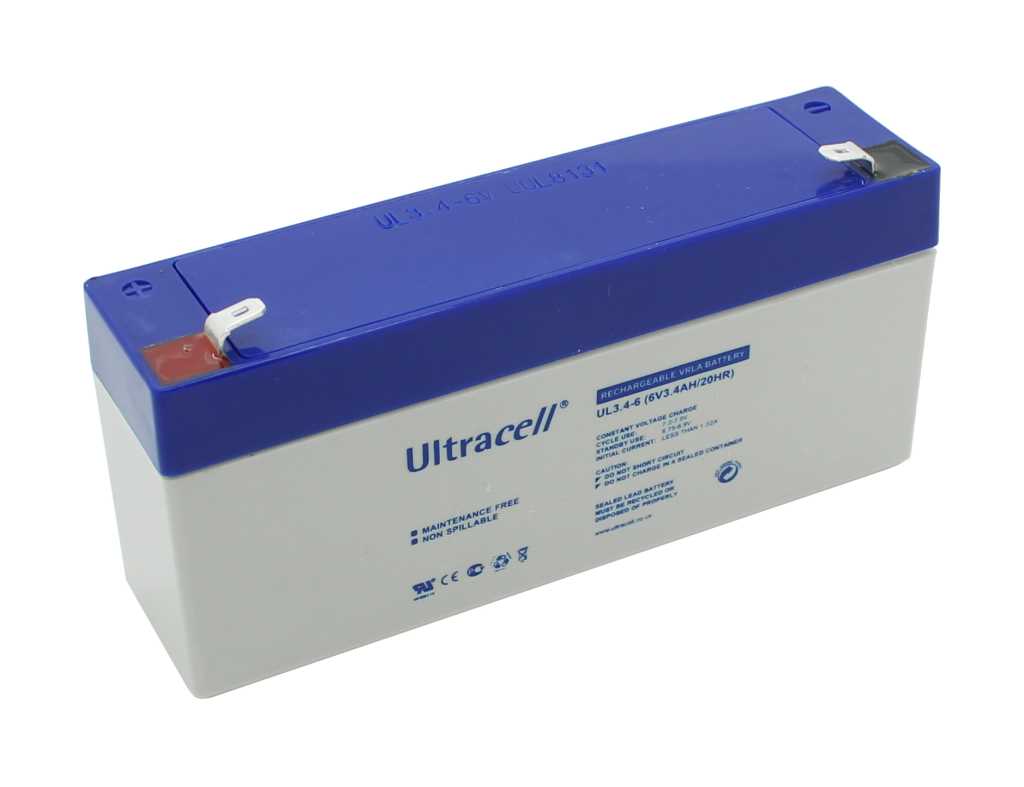 Weiß-blauer rechteckiger Akku mit zwei Metallkontakten an der Oberseite, schräg von vorn fotografiert